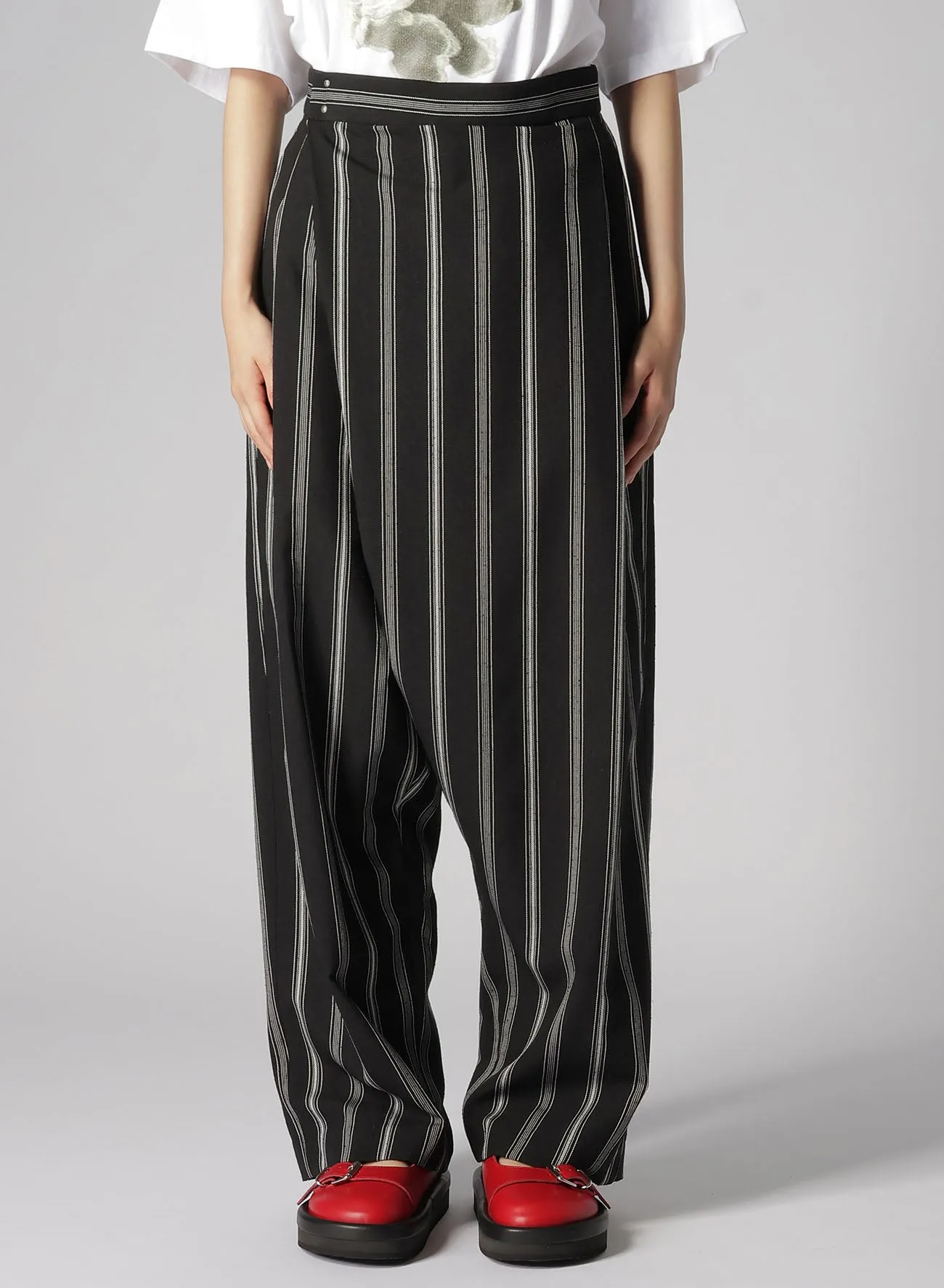 HARD TWISTED STRIPE PLEATED PANTS