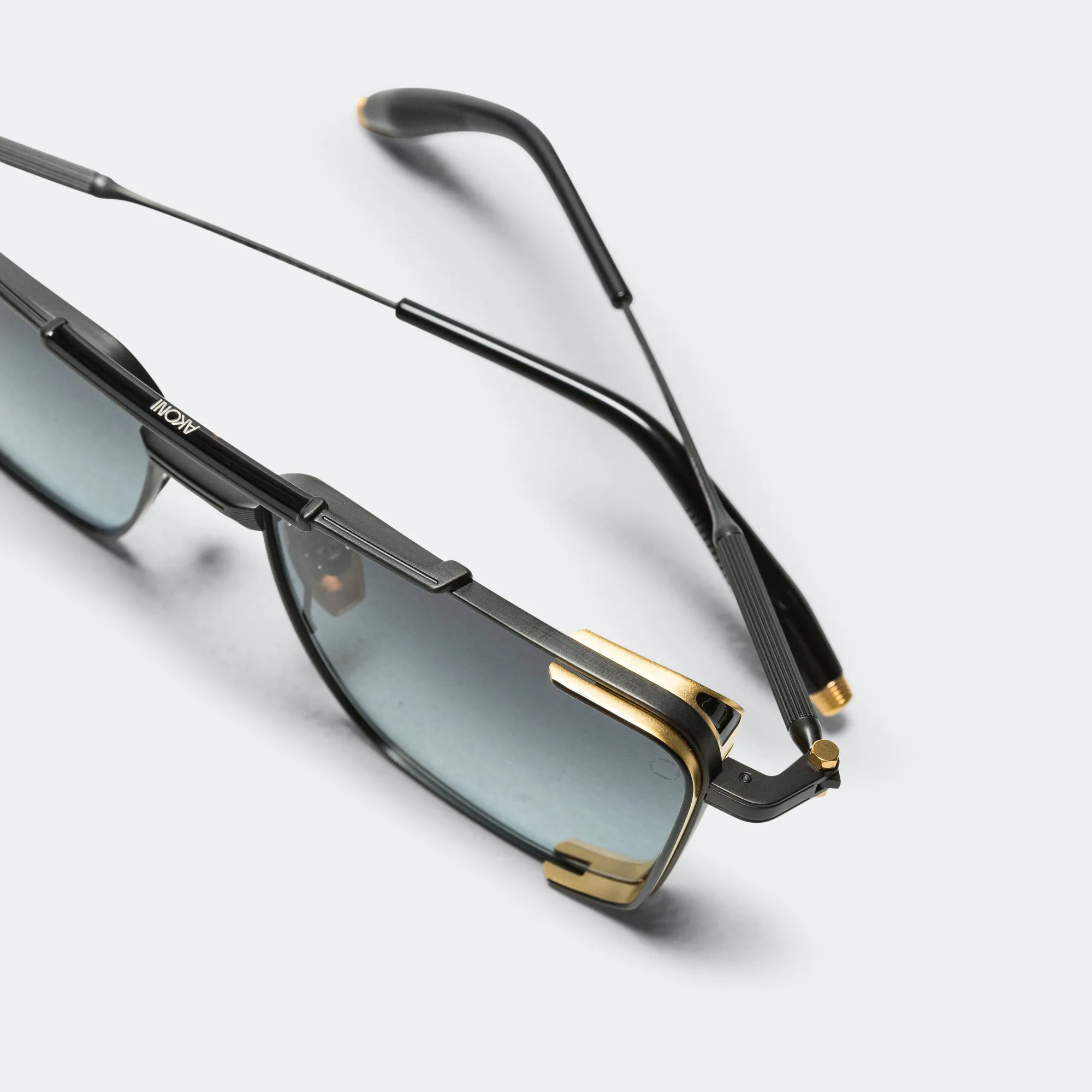 Hera - Matte Black/Matte Yellow Gold-Dark Grey Gradient Lenses