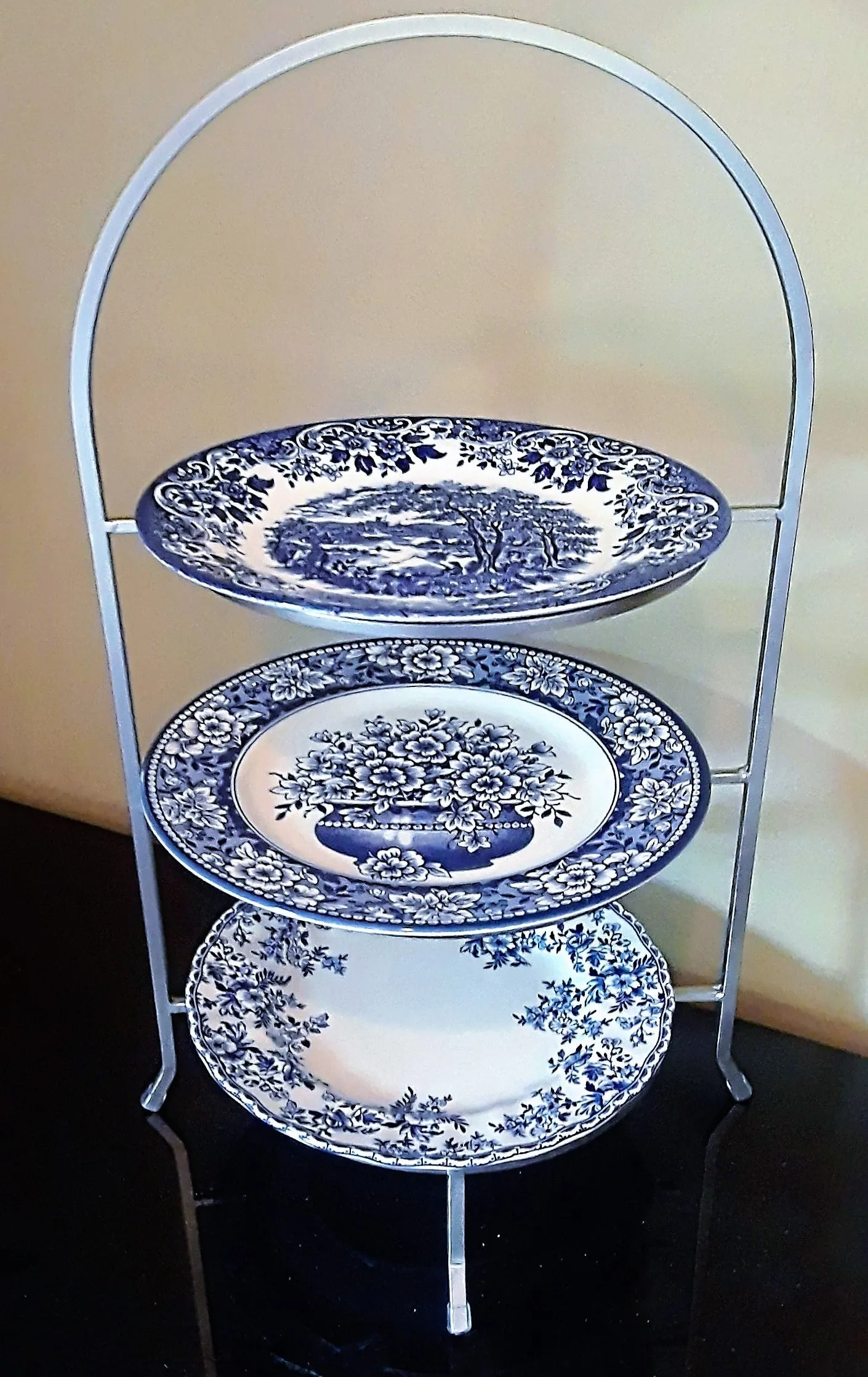 Large Blue & White 3-Tier Silver Metal Stand